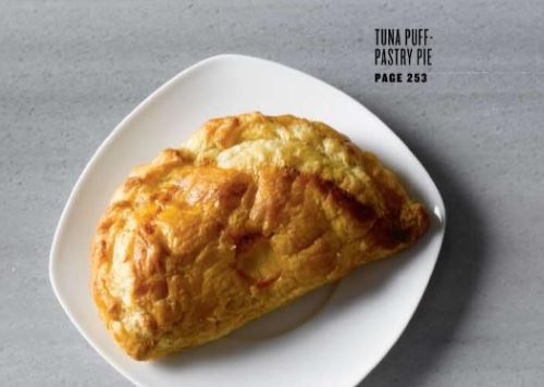 Tuna puff-pastry pie (Empanada de hojaldre con bonito en escabeche)