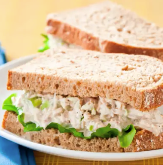 Tuna salad with balsamic vinegar and grapes