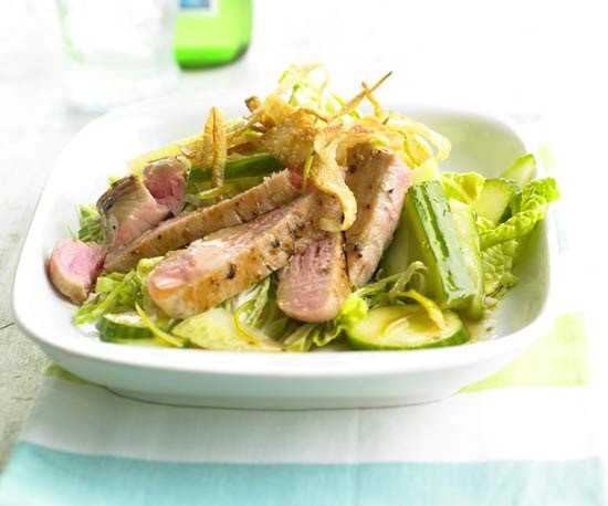 Tuna salad with wonton crisps