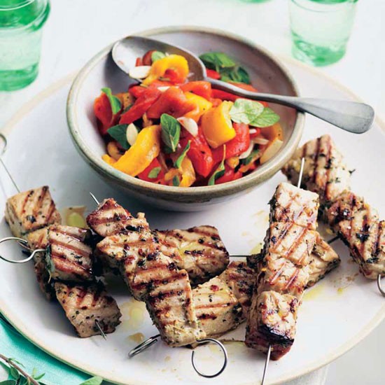 Tuna souvlakia with roasted pepper salad