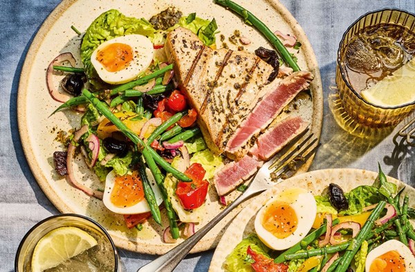 Tuna steak & green bean salad with harissa dressing