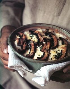 Tuna steak with wild mushrooms