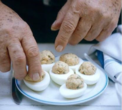 Tuna-stuffed eggs (Uova tonnate)