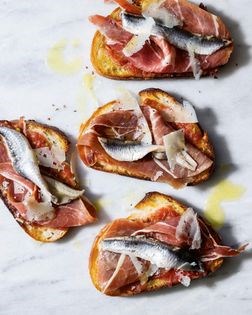 Tuna-stuffed eggs with boquerones