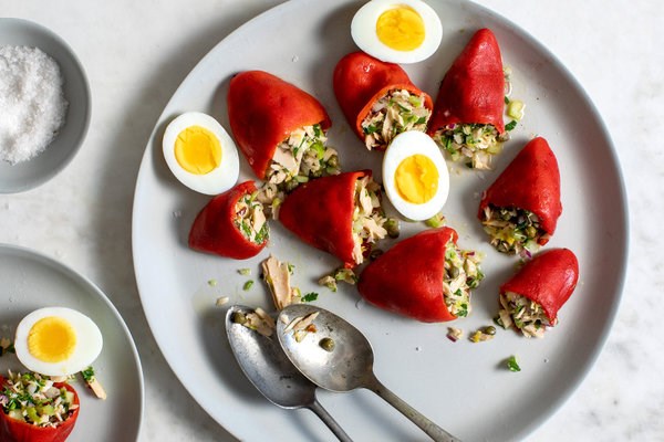 Tuna-stuffed piquillo peppers