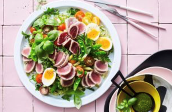 Tuna, sugar snaps, beans and herb salad