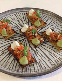 Tuna tartare crostini
