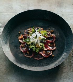 Tuna tataki with sesame soy dressing