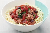 Tuna, tomato and pepper pasta