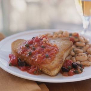 Tuna with garlic, basil, and tomato