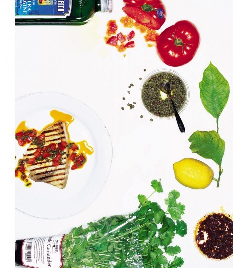 Tuna with hot tomato and caper dressing