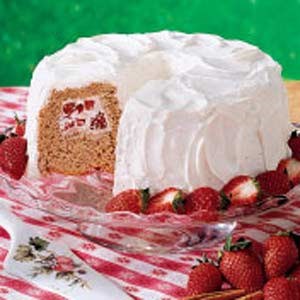Tunnel of berries cake