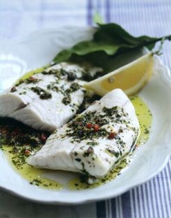 Turbot with a piquant sauce (Trance di rombo lesso con salsa piccante)
