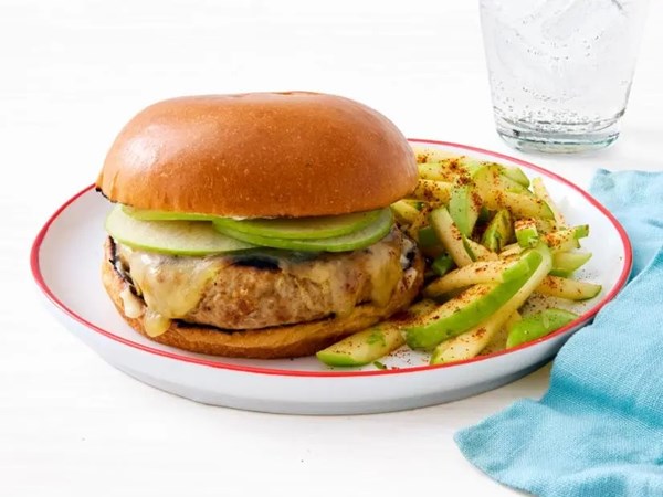 Turkey-apple burgers with jerk seasoning 