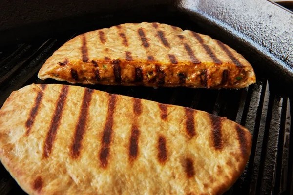 Turkey ara'yes with yogurt dipping sauce