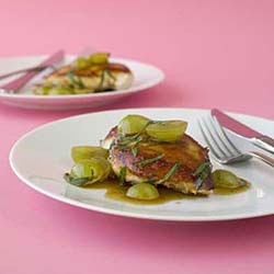 Turkey breast in verjuice with green grapes and almonds