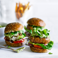 Turkey burgers with avocado yogurt and sweet potato chips