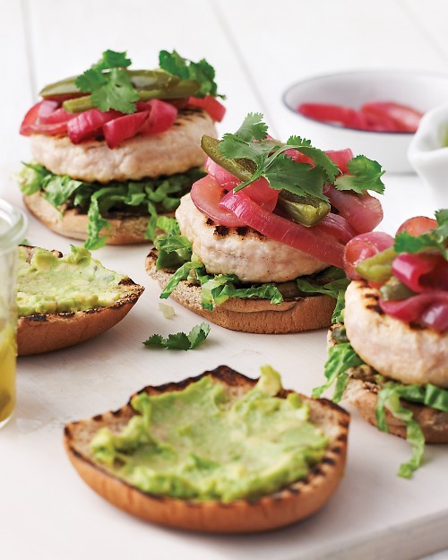 Turkey burgers with red onion and jalapeños