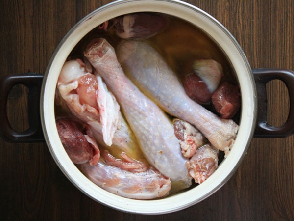 Turkey confit with olive oil