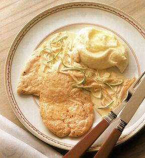 Turkey escalopes with julienne of vegetables