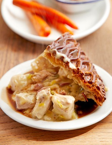 Turkey, leek and bacon pie