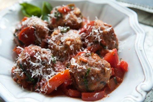 Turkey meatballs with tomatoes and basil