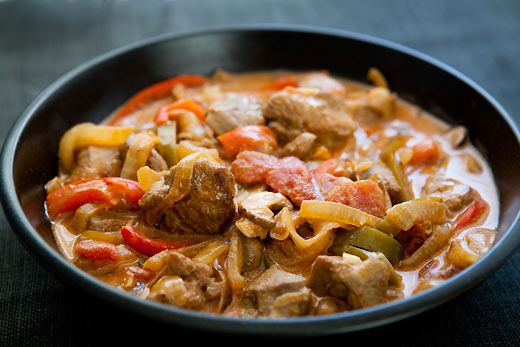 Turkey stew with peppers and mushrooms