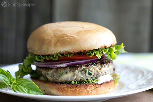 Turkey zucchini burger with garlic mayo