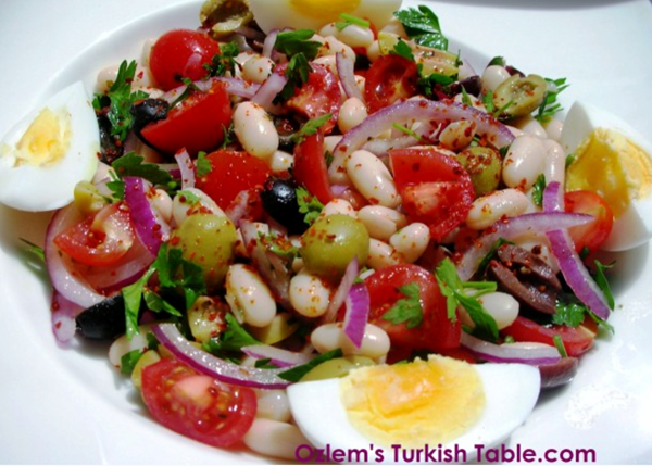 Turkish bean salad with olives & eggs (Fasülye piyazi)