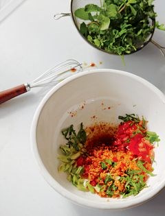 Turkish bulghur wheat and tomato salad (Kisir)