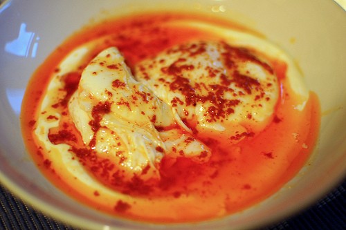 Turkish eggs with yogurt (Çılbır)