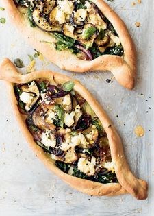 Turkish pide with spinach and aubergine 