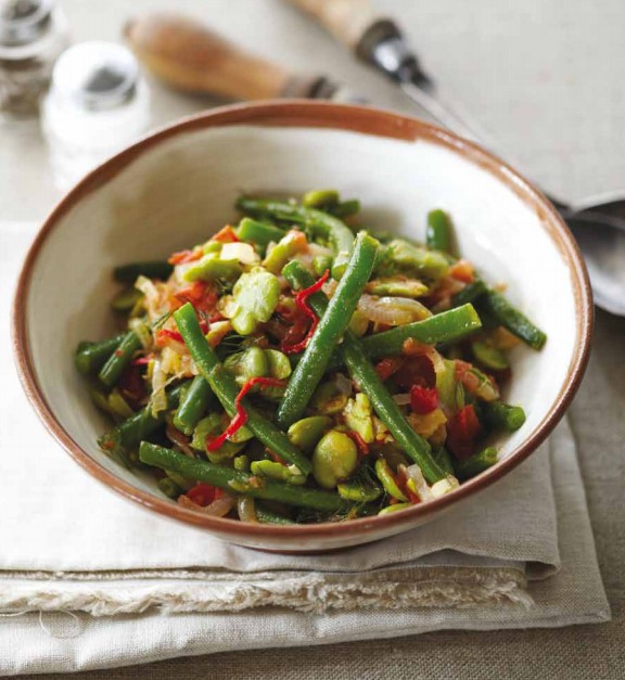 Turkish-style beans and tomatoes with dill and chilli