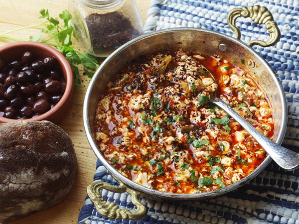 Turkish-style vegan tofu scramble (Vegan menemen)