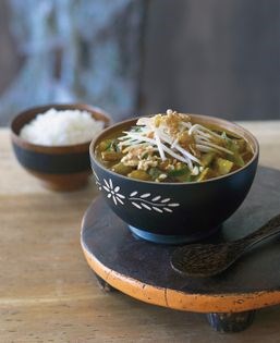 Turmeric and lemon grass vegetarian curry (Cà ri chay)