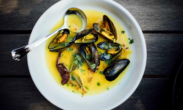 Turmeric and lime mussel broth