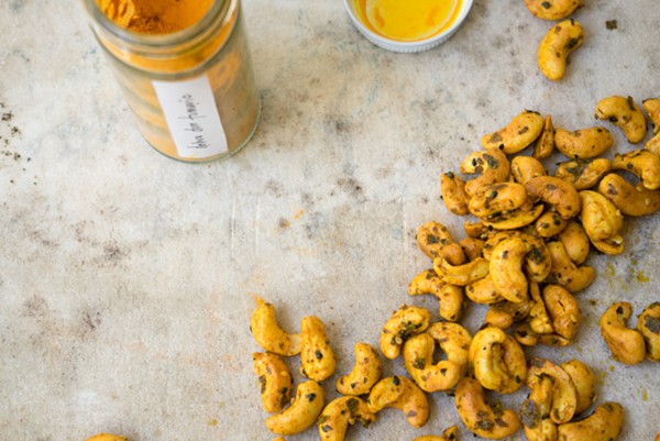 Turmeric cashews