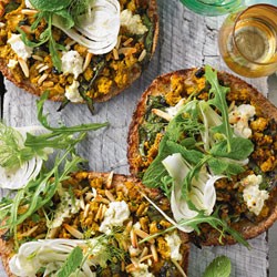 Turmeric chicken flatbreads with shaved fennel salad