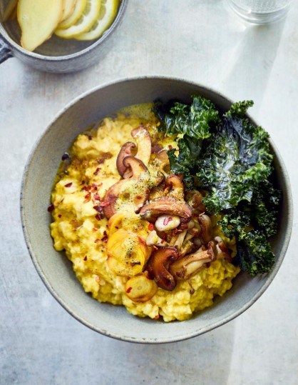 Turmeric oats with sautéed shiitake mushrooms 