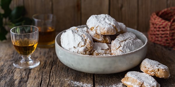 Tuscan almond cookies (Ricciarelli)