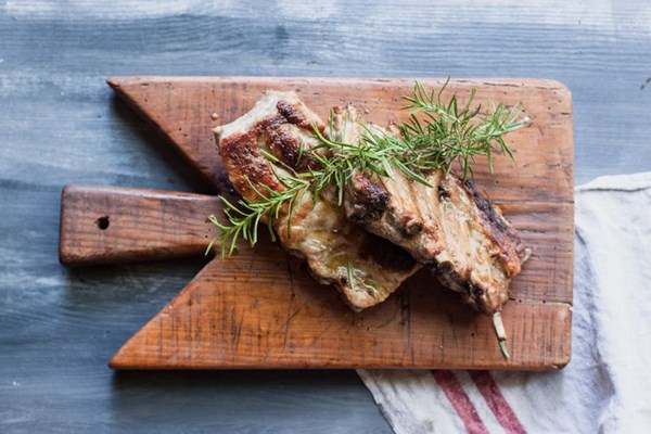 Tuscan grilled pork ribs (Rosticciana)