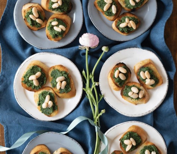 Tuscan kale crostini (Crostini al cavolo nero)