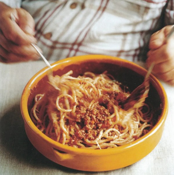 Tuscan pasta with pork sauce (Pici ragu di maiale)
