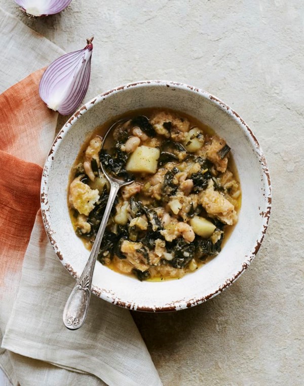 Tuscan vegetable and bean soup (Ribollita)