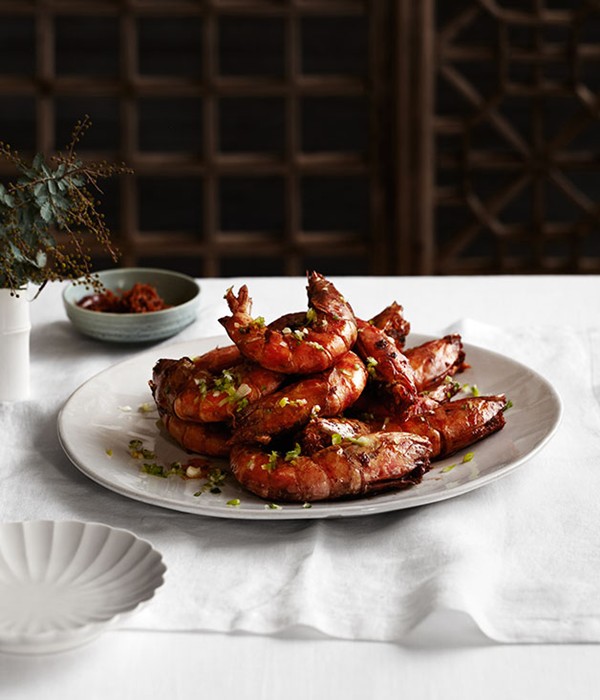 Twice-cooked king prawns with soy sauce (Si yow wong ha)