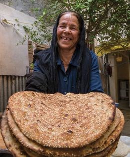 Twice-cooked semi-sweet bread (Nan-e sokhari)