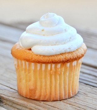 Twinkie cupcakes (with real vanilla bean buttercream)