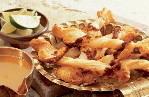 Twisted cheese pastries