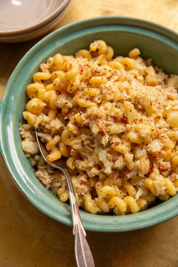 Two-cheese pasta with cauliflower