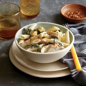 Two-cheese penne with chicken and spinach